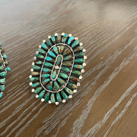 Navajo Jewelry - Turquoise Cluster Oval Statement Ring - Unbranded